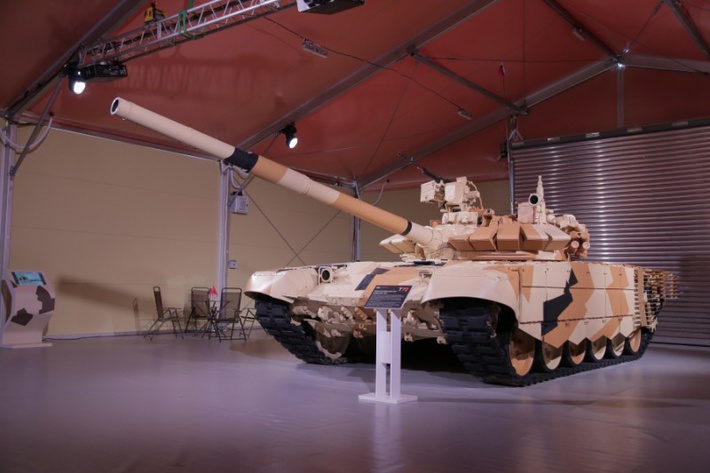 Натурный образец модернизированного танка Т-72 с новой системой управления огнём.