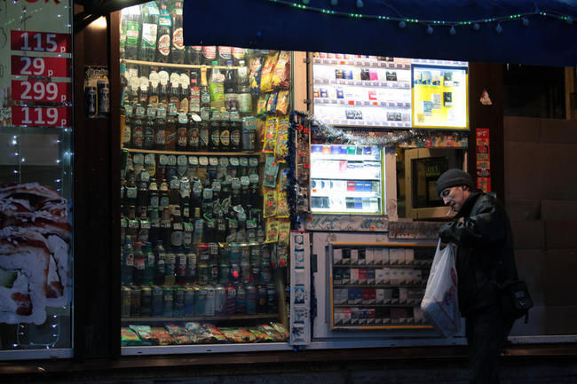 В России стали меньше пить: продажи алкоголя снизились - фото 1