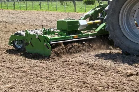 Картинка №3 для статьи «почвофреза: Вертикально фрезерный культиватор производится в России на заводе Колнаг МО»