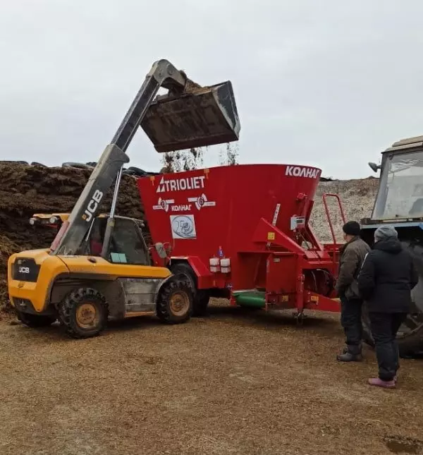 Фото 10 для поста «фермер: Смеситель кормораздатчик прицепной к трактору выпускается на заводе Колнаг Мос»