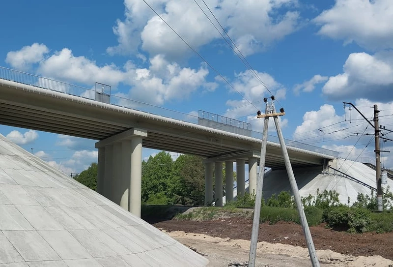 Картинка #1 для статьи «Дорожное строительство: Открыто движение по новому путепроводу на Режевском тракте в Свердловской области»