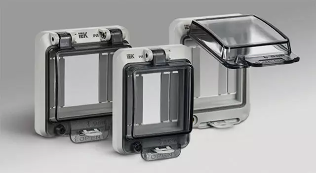 Крышка защитная для выреза в шкафу 66