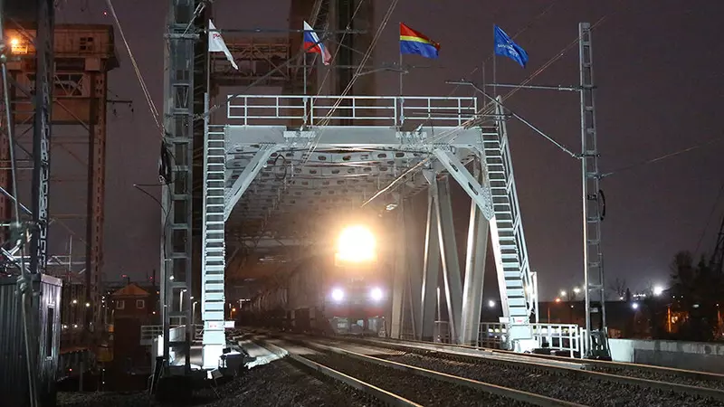 Картинка 1 для новости «Дорожное строительство: Открылось движение поездов по новому железнодорожному мосту через реку Преголя в Калининграде»