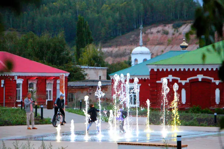 Иллюстрация #4 для новости «общество: Благоустроен исторический центр Белебея в Башкирии»