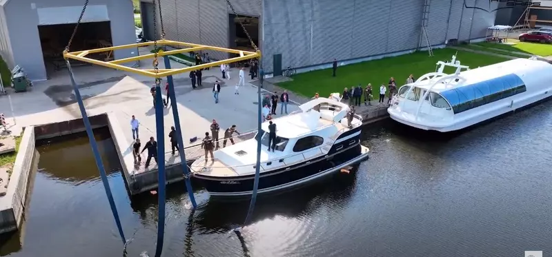 Спуск на воду судов ИНИЯ и 39