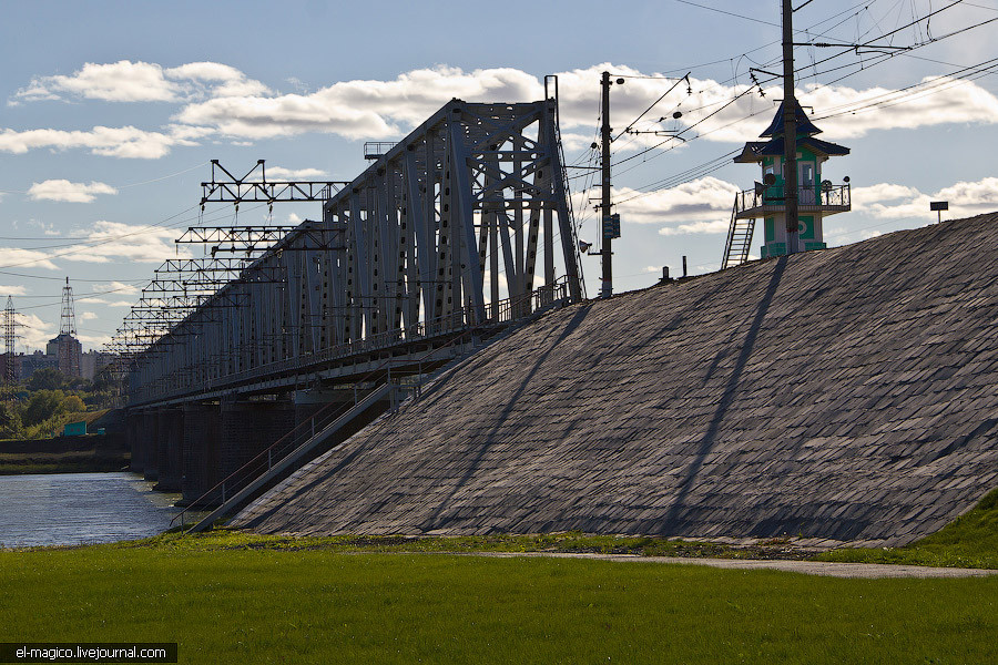 Обь жд. Железнодорожный мост Новосибирск. Комсомольский Железнодорожный мост. Исторический Железнодорожный мост Новосибирск. Комсомольский Железнодорожный мост через Обь.