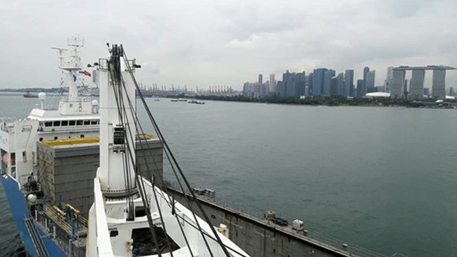 Tàu Rolldock Star trong lần chở chiến hạm Gepard 3.9 thứ ba của Việt Nam ghé cảng Singapore cuối tháng 10.2017 /// The Pictures.club