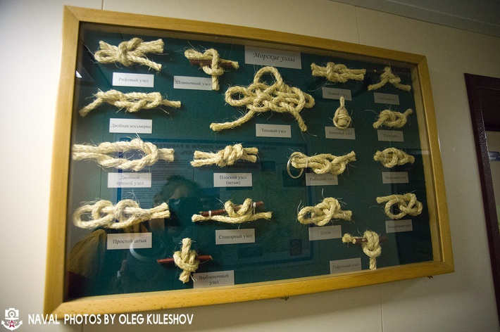 Стенд с морскими узлами сделан руками боцмана