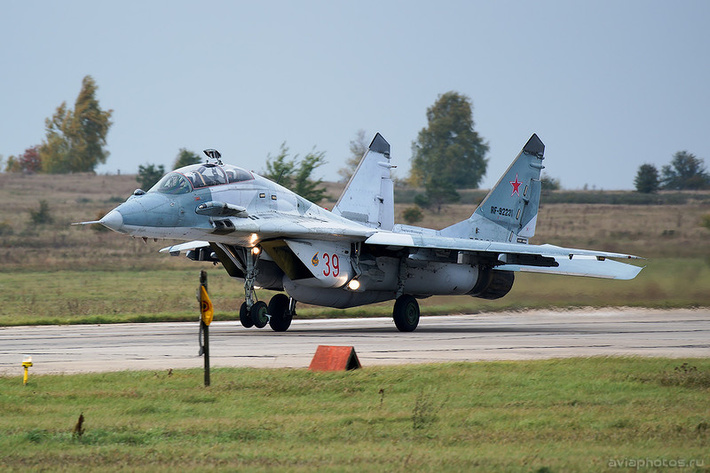 Микоян-Гуревич МиГ-29УБ (RF-92231 / 39 красный) ВКС России 0232_D805950