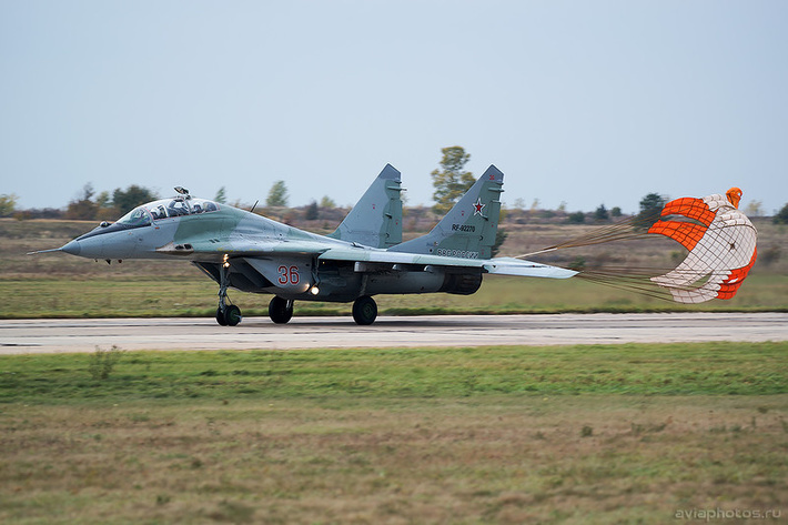 Микоян-Гуревич МиГ-29УБ (RF-92270 / 36 красный) ВКС России 0244_D805959