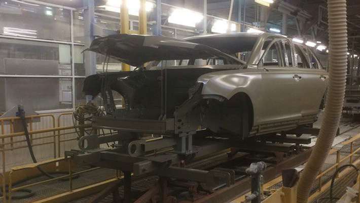 Один из опытных образцов седана ЕМП-4123 проекта «Кортеж» проходит грунтование на Ликинском автобусном заводе "Группы ГАЗ"