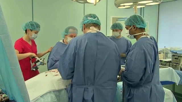 В Петербурге проведена уникальная операция: онкобольному удалили пораженные метастазами позвонки