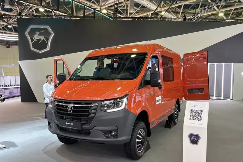 Фото №2 для статьи «Comtrans: ГАЗ показал в Москве новый Соболь 4 4»