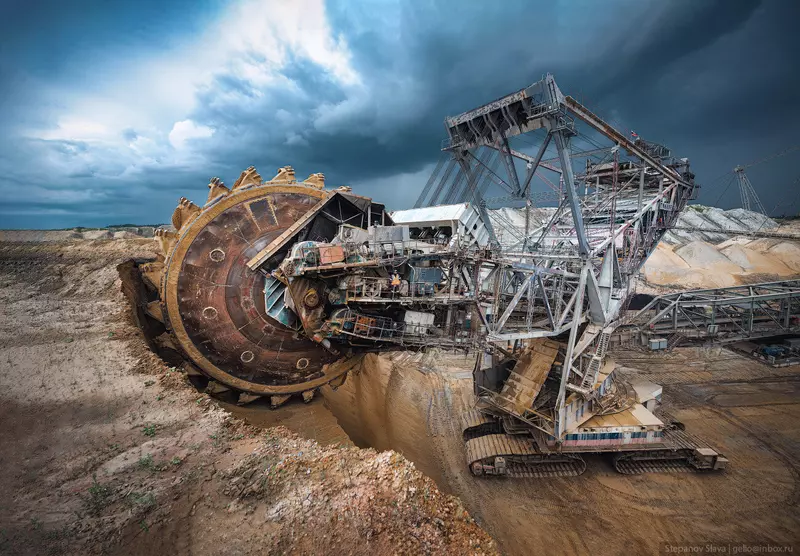 Фото #5 для поста «красноярский край: Назаровский угольный разрез машины гиганты на добыче угля»