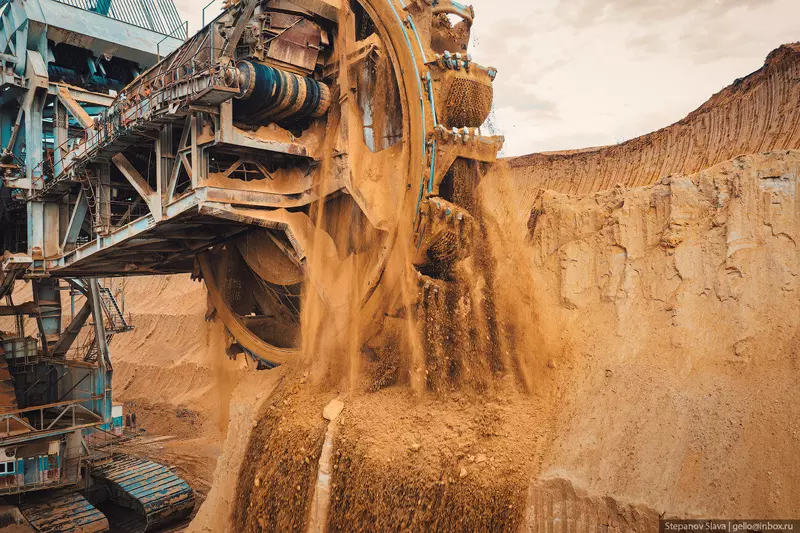 Картинка 3 для новости «добыча: Назаровский угольный разрез машины гиганты на добыче угля»