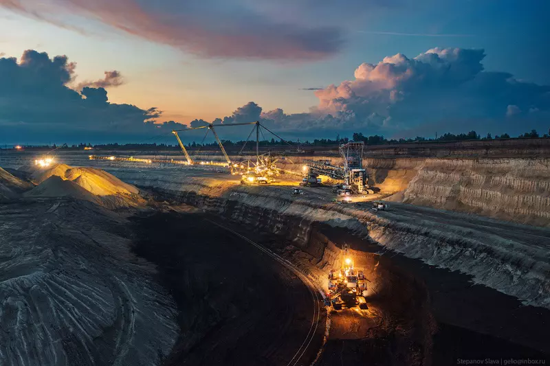 №2 для статьи «уголь: Назаровский угольный разрез машины гиганты на добыче угля»