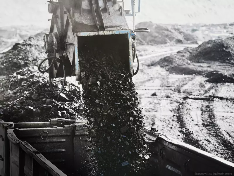 Иллюстрация №16 для публикации «Назаровский угольный разрез машины гиганты на добыче угля»