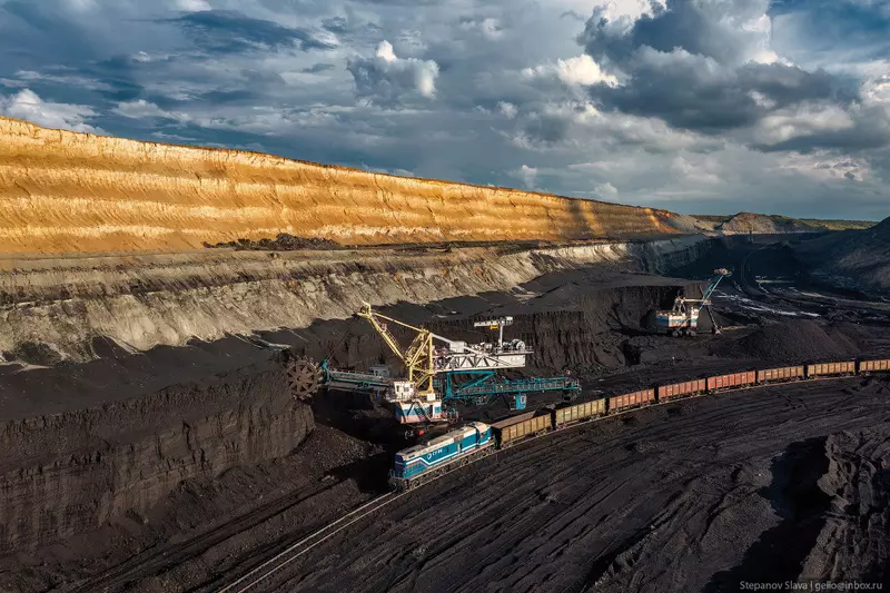 15 для статьи «Назаровский угольный разрез машины гиганты на добыче угля»