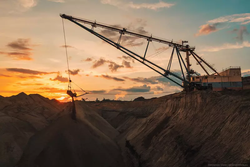 Картинка #9 для новости «Назаровский угольный разрез машины гиганты на добыче угля»