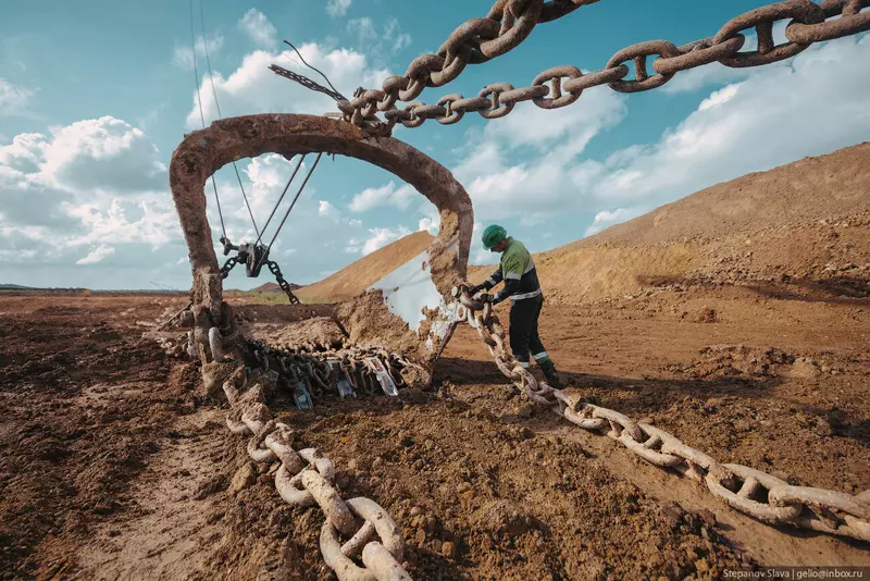 Картинка 11 для новости «Назаровский угольный разрез машины гиганты на добыче угля»