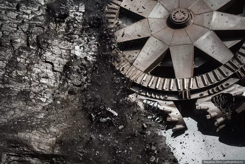 Иллюстрация №14 для поста «Назаровский угольный разрез машины гиганты на добыче угля»