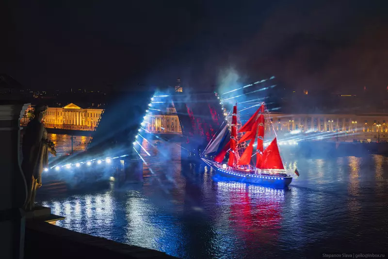 Картинка 9 для новости «Алые паруса праздник выпускников в Санкт Петербурге»