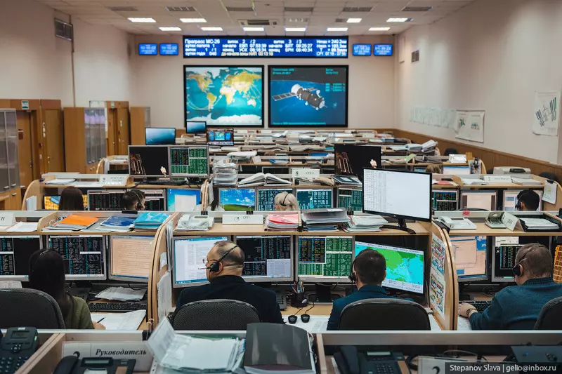 Иллюстрация #30 для «ЦУП центр управления полётами в Королёве»
