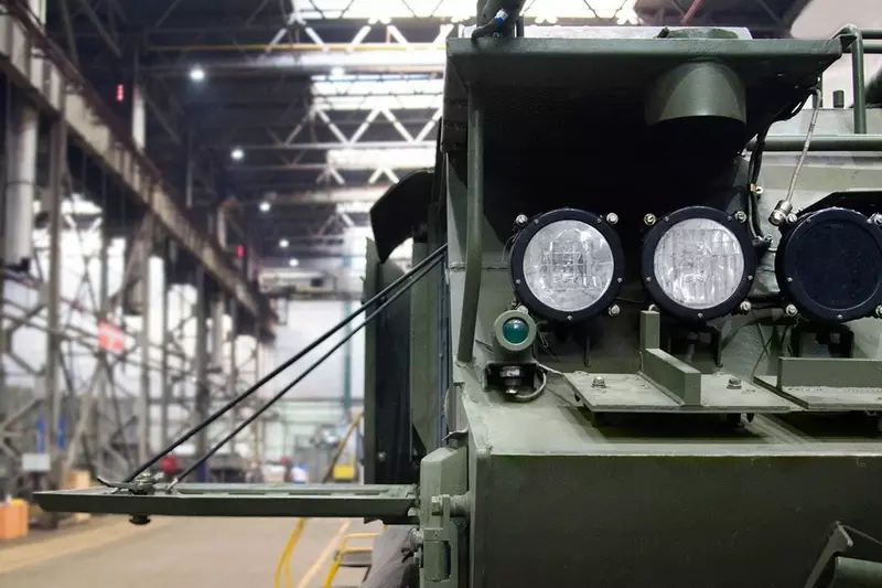 Калашников на ЛМЗ открыт новый цех по ремонту гусеничных машин из зоны СВО