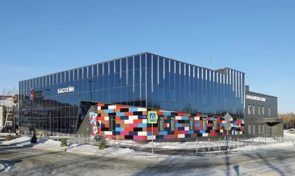 Картинка 1 для поста «Спортивные объекты: В Карабаше открыли просторный бассейн с общественной баней»