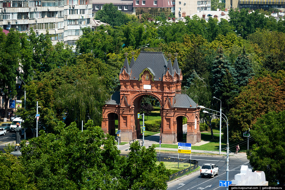 Краснодарский фото. Арка в центре города Краснодар. Триумфальная арка Краснодар вид сверху. Город Краснодар 2008. Краснодар центр вид сверху.