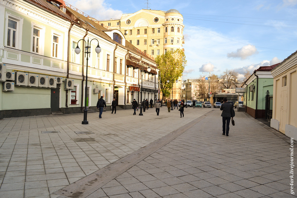 Пешеходная улица площадь