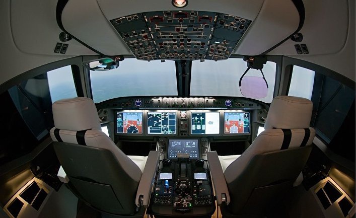 Полноразмерный макет кабины МС-21 на авиасалоне МАКС-2011