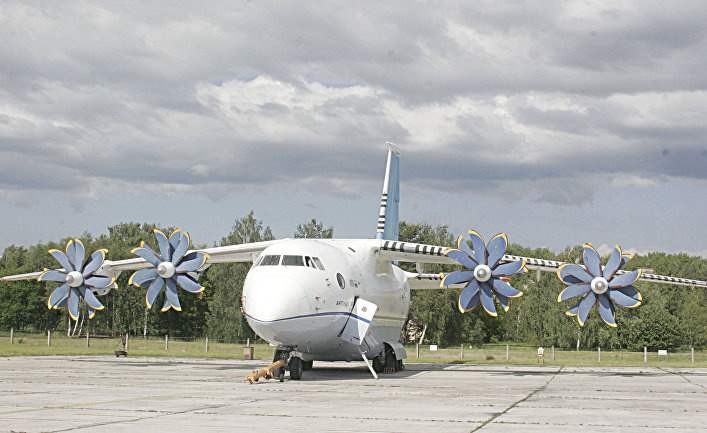 Самолет АН-70 на 5-ом Международном авиационно-космическом салоне "Авиамир 21"