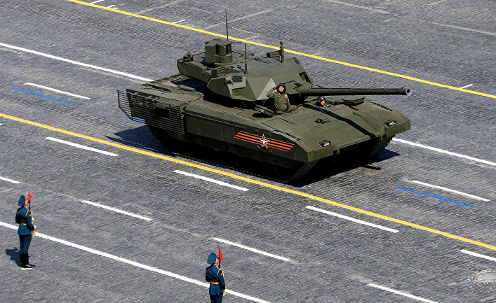 Танк Т-14 на гусеничной платформе "Армата" во время военного парада в ознаменование 70-летия Победы в Великой Отечественной войне