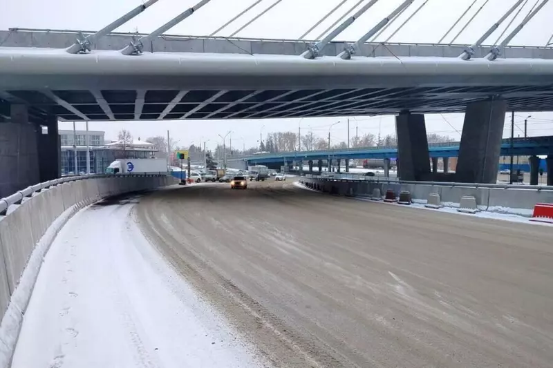 Картинка #2 для публикации «дорожное строительство: В Новосибирске запущено движение по правобережной развязке четвёртого моста»