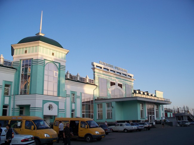 Сайт вокзала омск. ЖД вокзал Омска 1896. РЖД вокзал Омск. Вокзал Омск пассажирский.