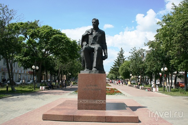 Памятник писателю Ильину