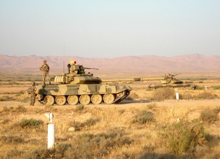 Танки Т-90СА алжирской армии. Снимок 2012 года (с) Т800 / forcesdz.com