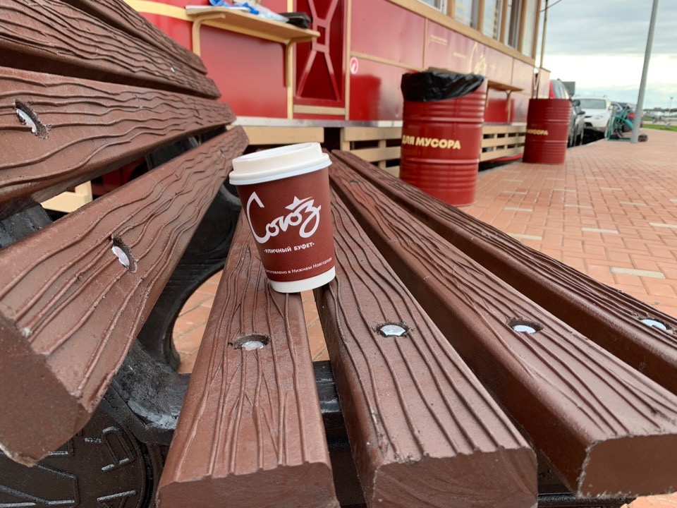 «Нижегородцы запустили производство экологичных скамеек из мусора» в ...