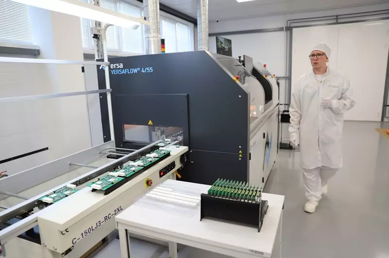 Фото #3 для статьи «электроника: В ОЭЗ Орёл открылся завод по производству телематического оборудования»