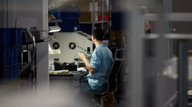 Изображение #1 для поста «Производство: Производство новых источников питания запустили в подмосковном Сергиевом Посаде»