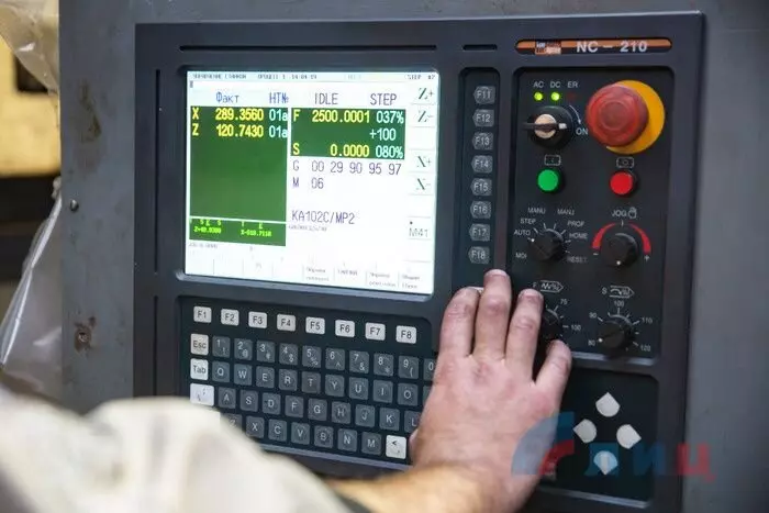 №3 для новости «ЛНР: Луганский Трансмаш наладил производство нового вида колёсных пар для шахтных электровозов»