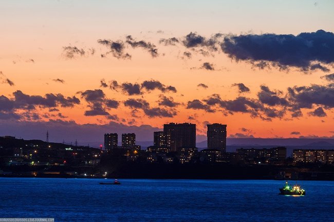 Владивосток на фоне заката