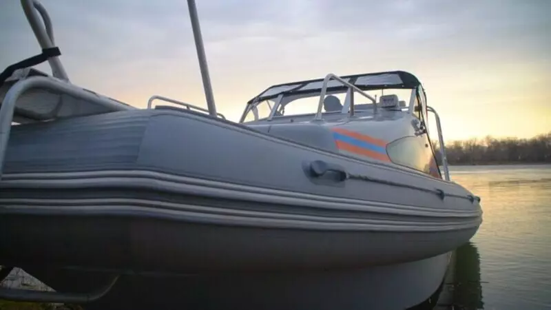 Фото 5 для новости «Санкт-Петербург: Сотрудники региональных ДЧС Казахстана получили новые катера Марлин 830»