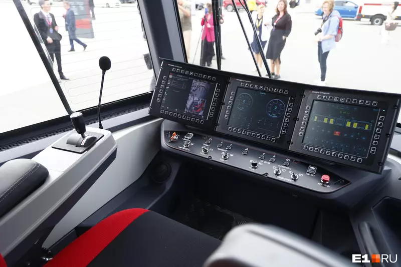 Картинка 9 для публикации «Новый российский трехсекционный трамвай Синара 71 233 вышел на испытания в Екатеринбурге»