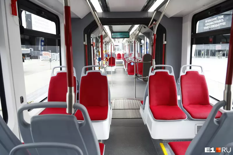 8 для новости «Новый российский трехсекционный трамвай Синара 71 233 вышел на испытания в Екатеринбурге»