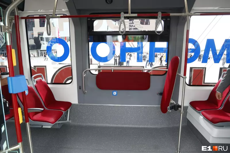 15 для поста «В Екатеринбурге к выставке Иннопром представили новый трехсекционный трамвай 71 233 Синара»