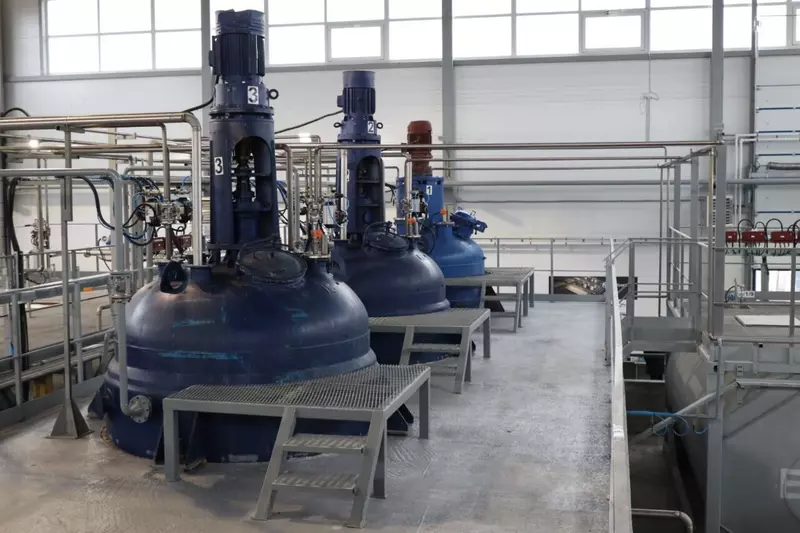 Иллюстрация 1 для «Новые заводы и цеха: Новое производство спецжидкостей открылось на площадке ОЭЗ Кулибин в Нижегородской области»