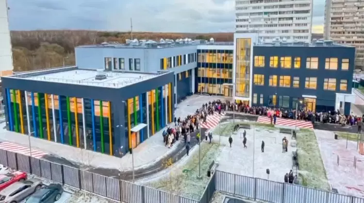 Фото 1 для статьи «Детские сады и школы: В Москве открылся новый корпус школы Тропарево»