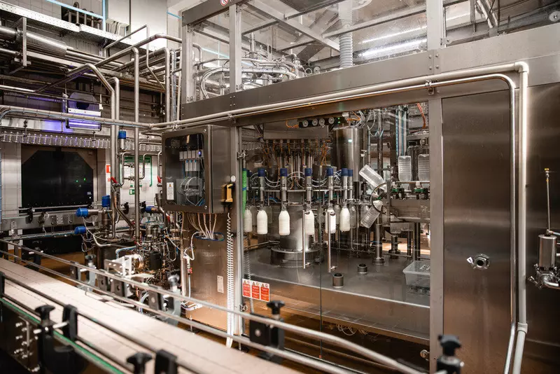 Молочный комбинат Энгельсский запустил третью линию розлива молока